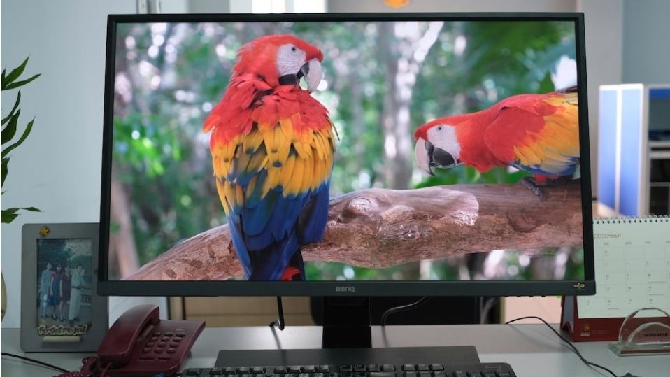 Ictnews review màn hình BenQ EW3270U